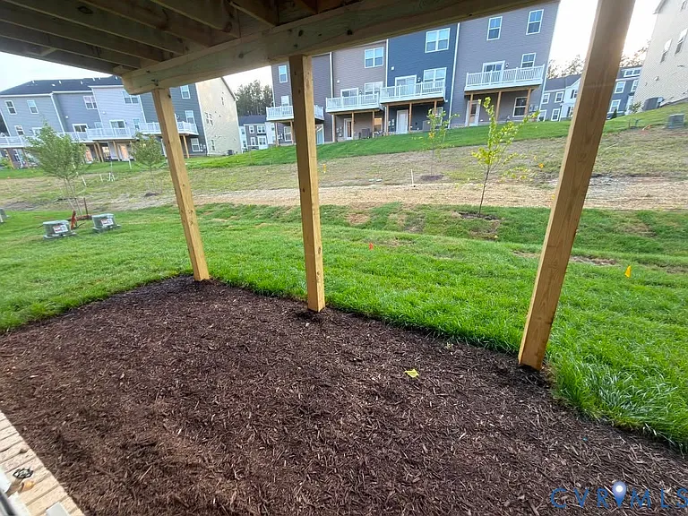 8760 Whitman Dr — Photo 17