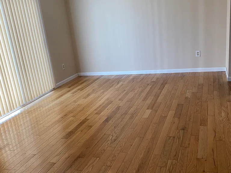 230 Robert Dr — Photo 2
