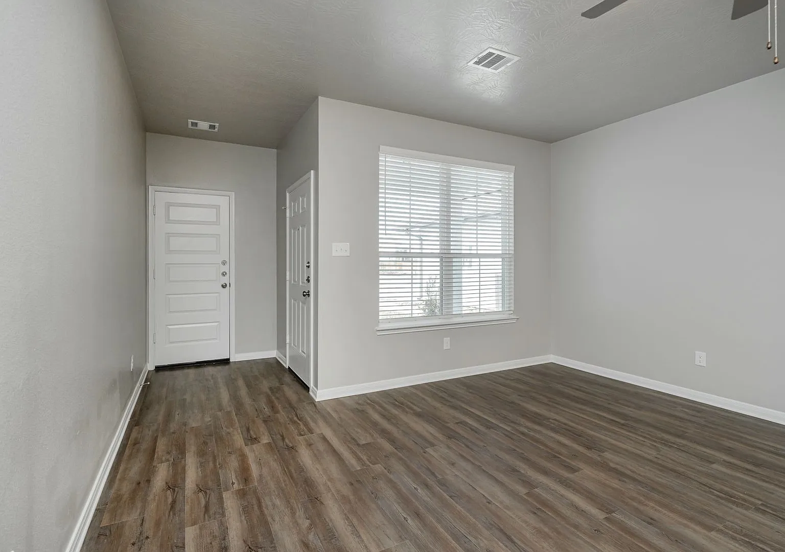Where Style Meets Comfort: Elevate Your Living Experience — Photo 3