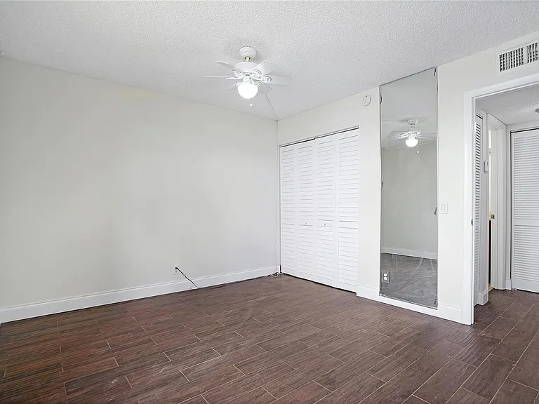 109 Lake Emerald Dr #110 — Photo 27
