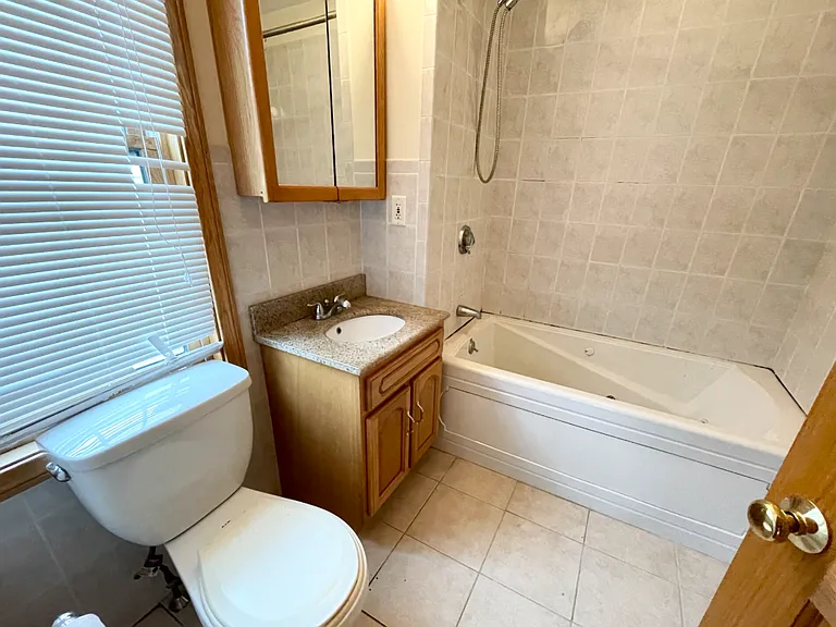 241 W 3rd St #2F — Photo 9
