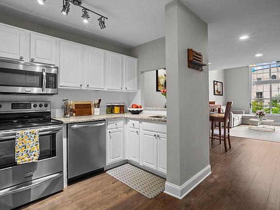 3rd image of 3655 Habersham Rd NE APT A320