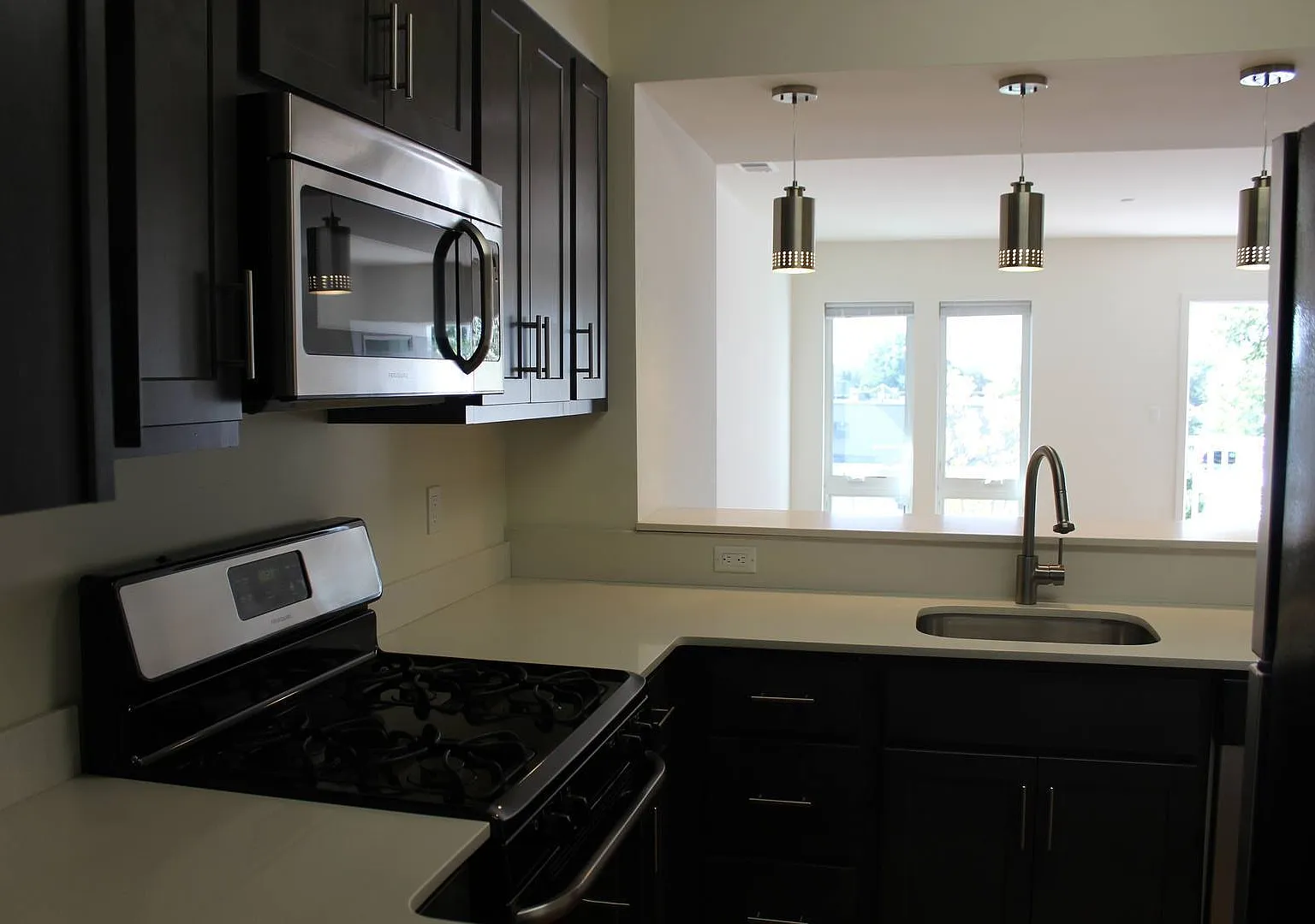 Hilltop BP4 — Photo 1