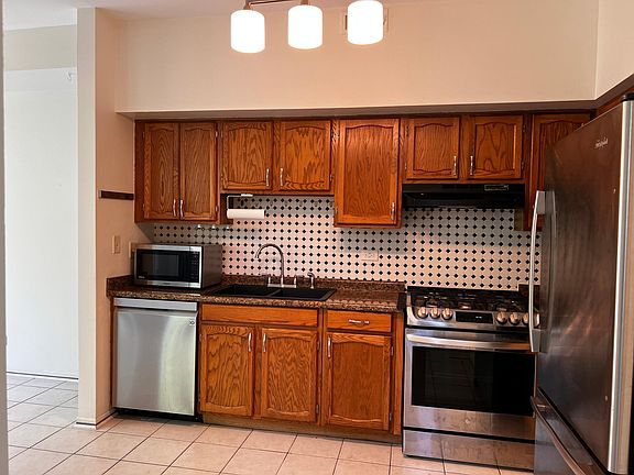 5th image of 1556 Darien Lake Dr