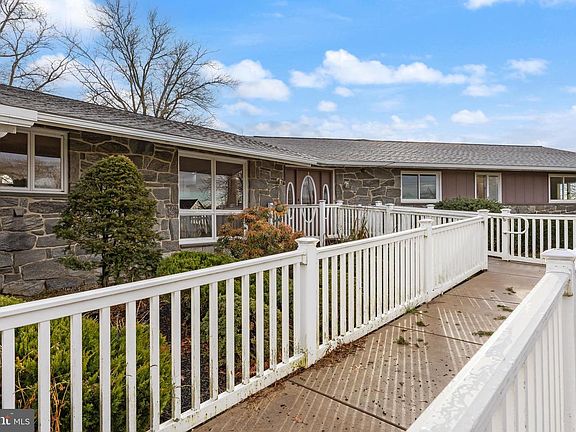 3rd image of 51 Arneys Mount Rd