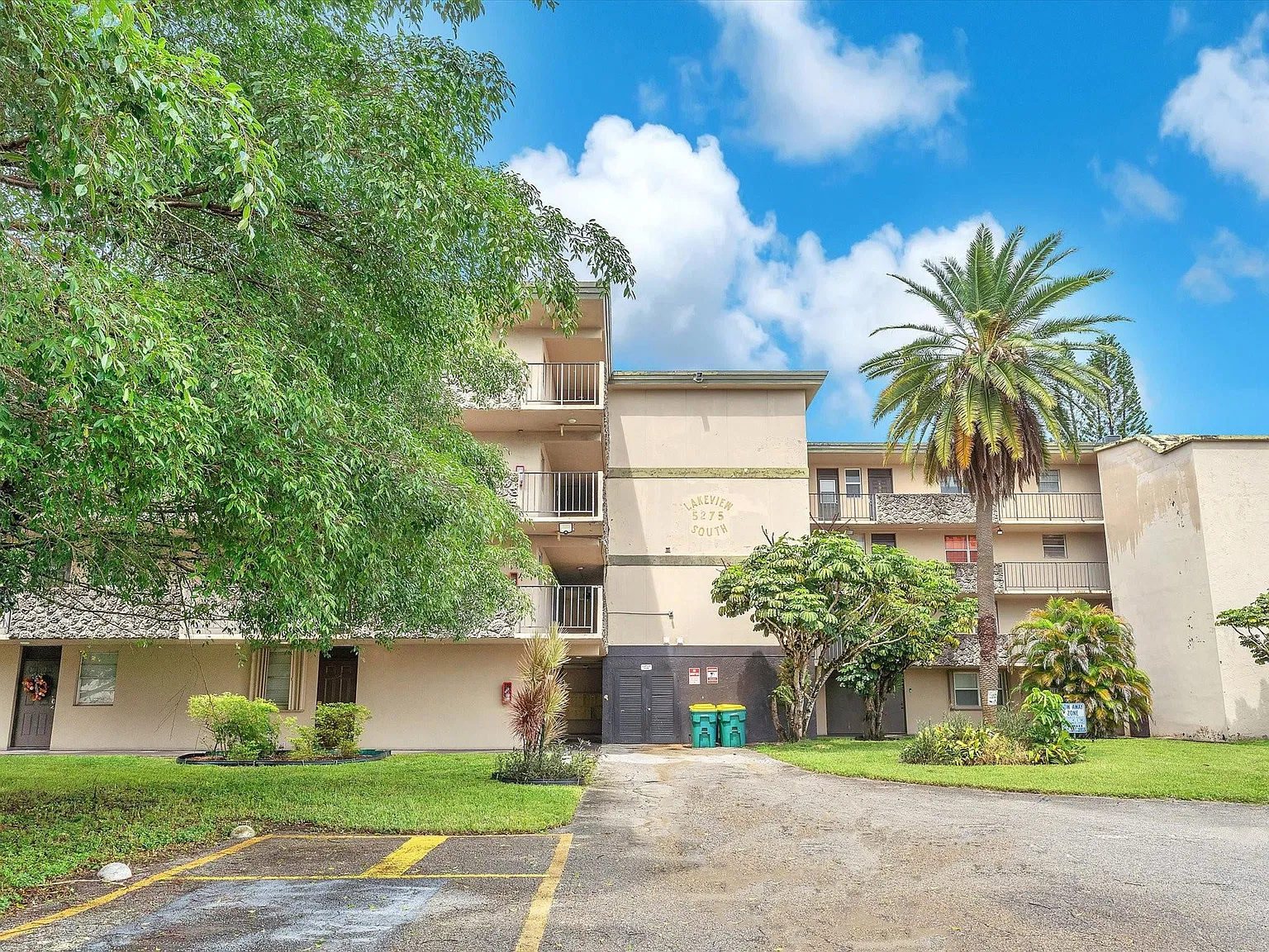 2 bed, 2.0 bath, 1025 sqft, $2,000 — Photo 1