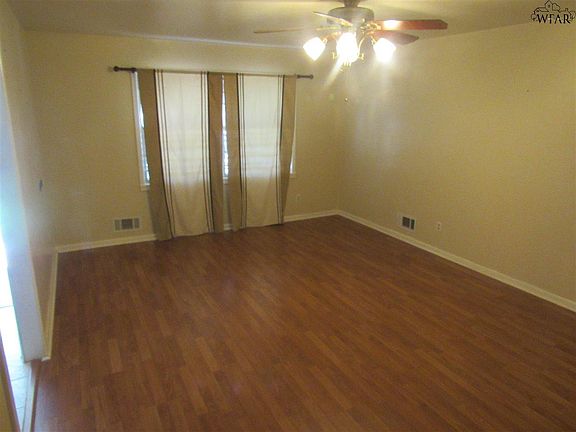 3rd image of 1816 McGregor Ave