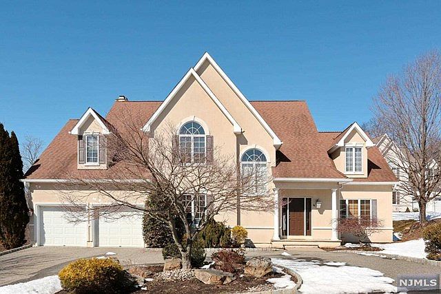 1st image of 14 Forest Hill Dr