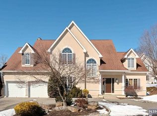 14 Forest Hill Dr, Wayne, NJ 07470