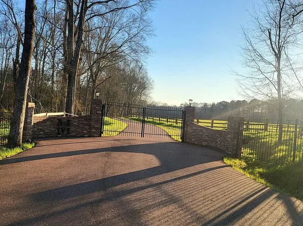 225 Coats Rd, Mount Olive, MS 39119