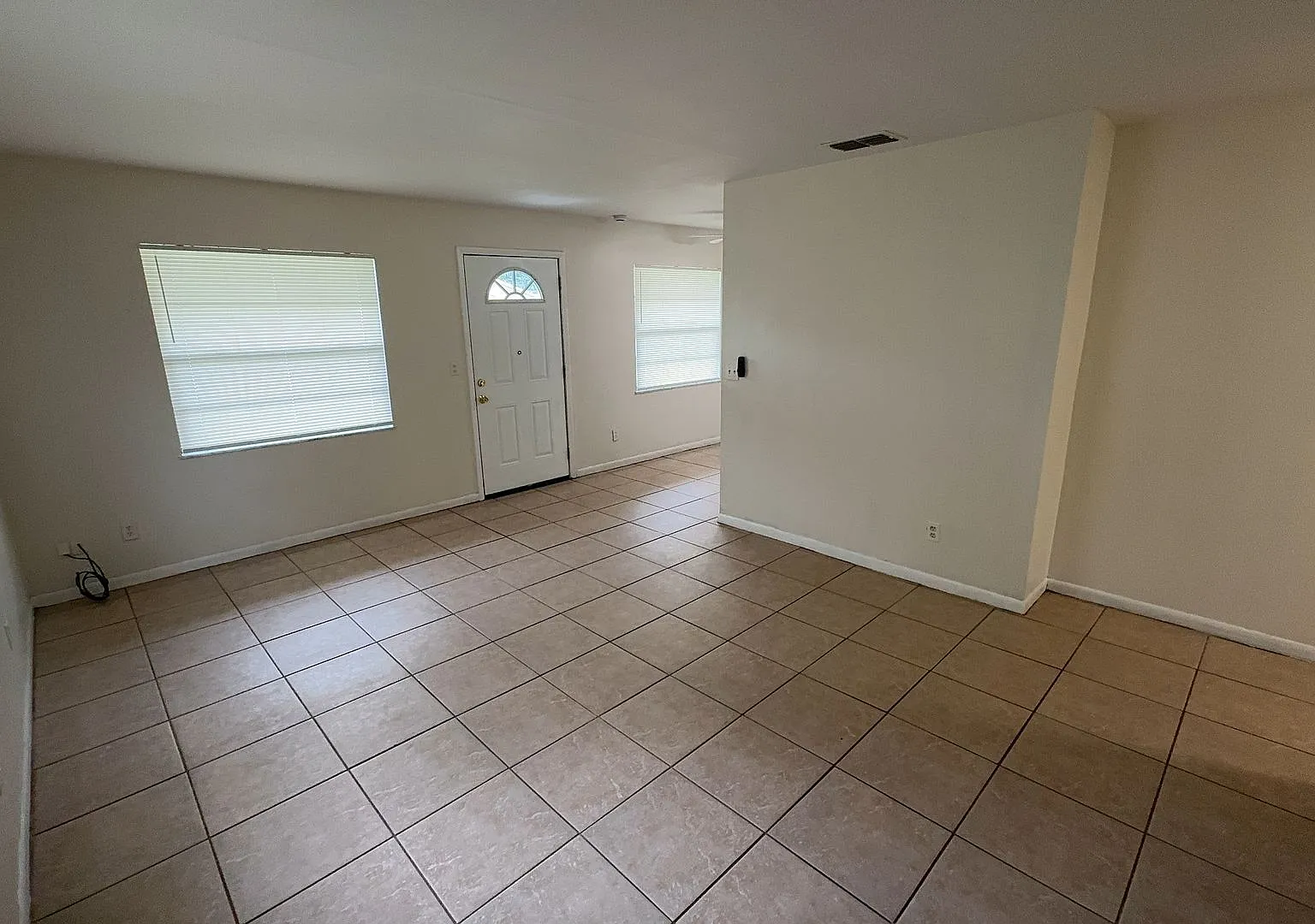 Newly Remodeled 2-Bedroom Duplex with Huge Fenced Backyard Zephyrhills — Photo 4