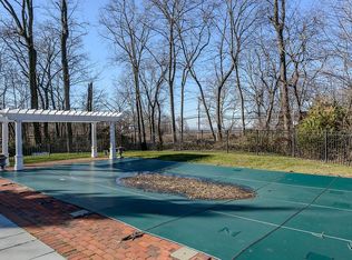 210 Sands Point Rd, Sands Point, NY 11050