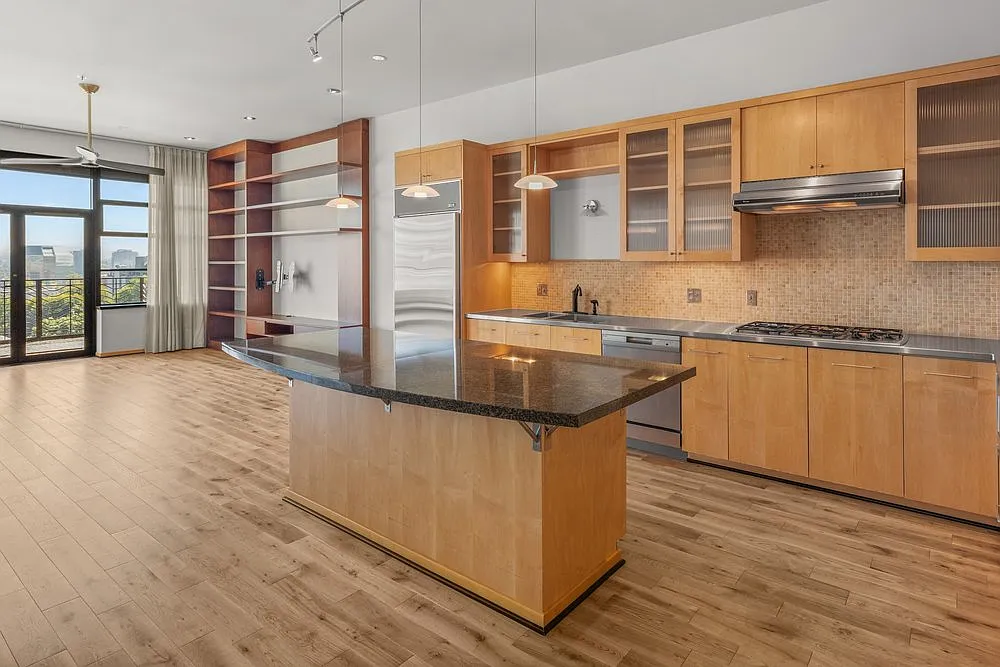 2 bed, 1883 sqft, $7,500 — Photo 4