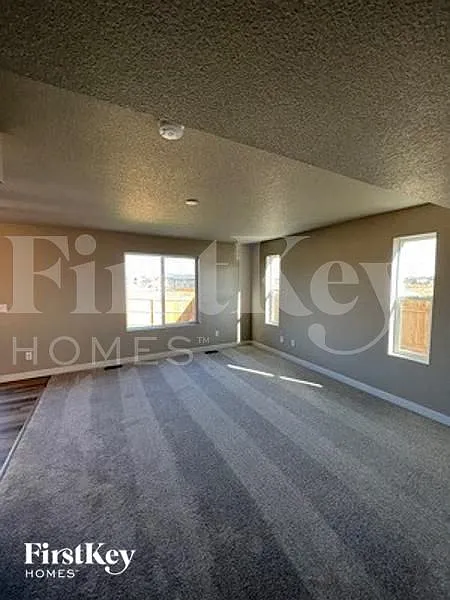 3 bed, 2.5 bath, 1562 sqft, $2,430 — Photo 2