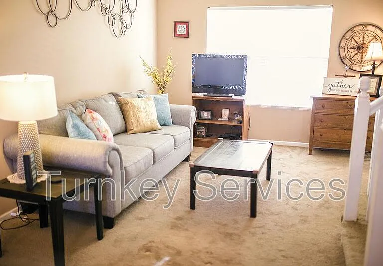 13517 S 32nd St — Photo 3
