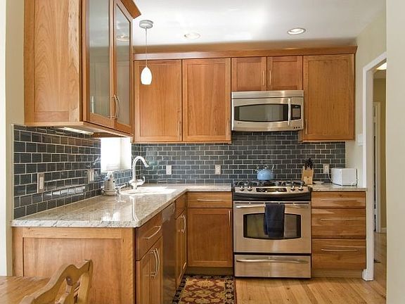 3rd image of 2154 Garfield Ave