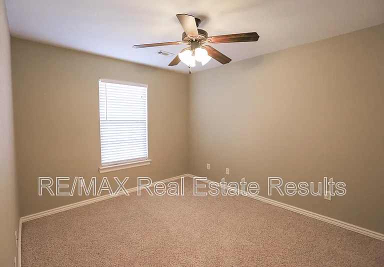 6303 S 37th St — Photo 26