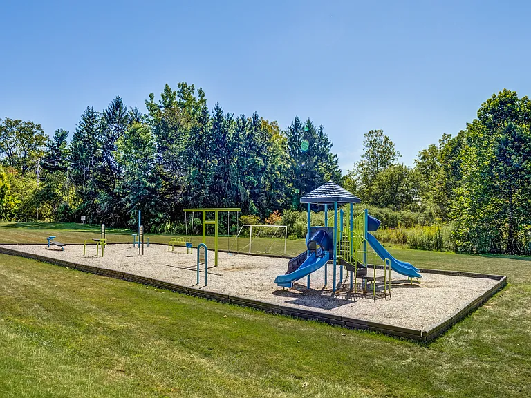 Solon Club Apartment Homes — Photo 21