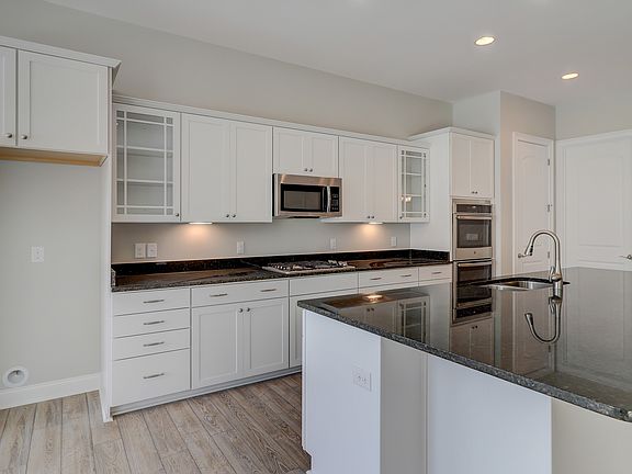 Kitchen with breakfast bar