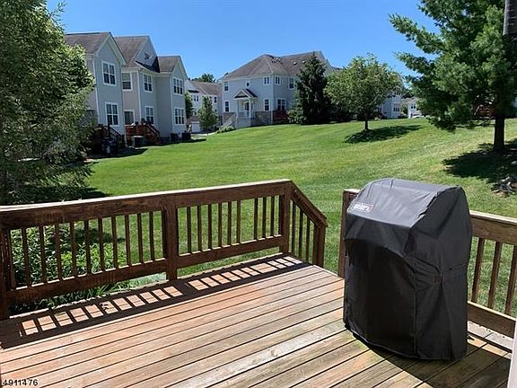 5th image of 31 Indian Field Dr