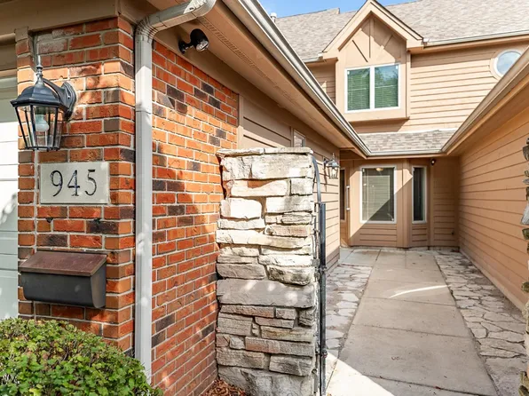 945 Cornwallis Ln, Munster, IN 46321