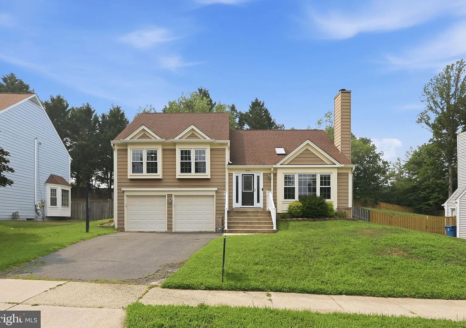 Welcome to 7690 Green Garland! Nestled in the desirable Afton Glen community of Springfield, this... — Photo 1
