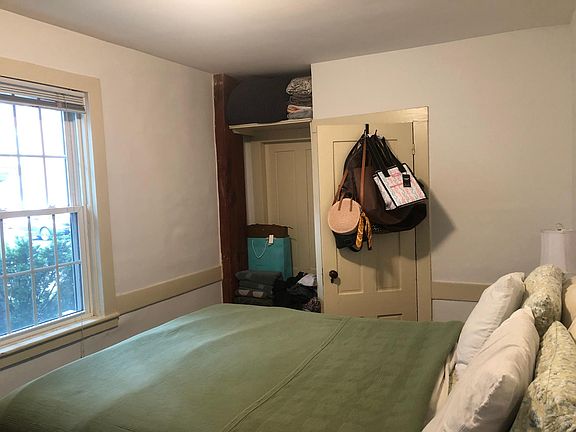 4th image of 98 Pleasant St #1