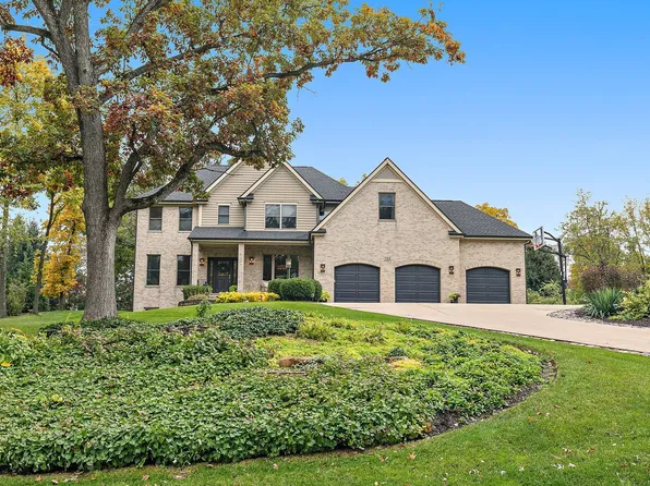 720 Saddle Rdg, Crystal Lake, IL 60012