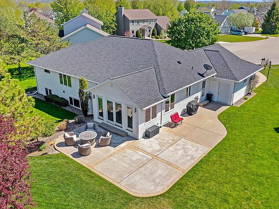 2nd image of 715 Hickory Valley Ct