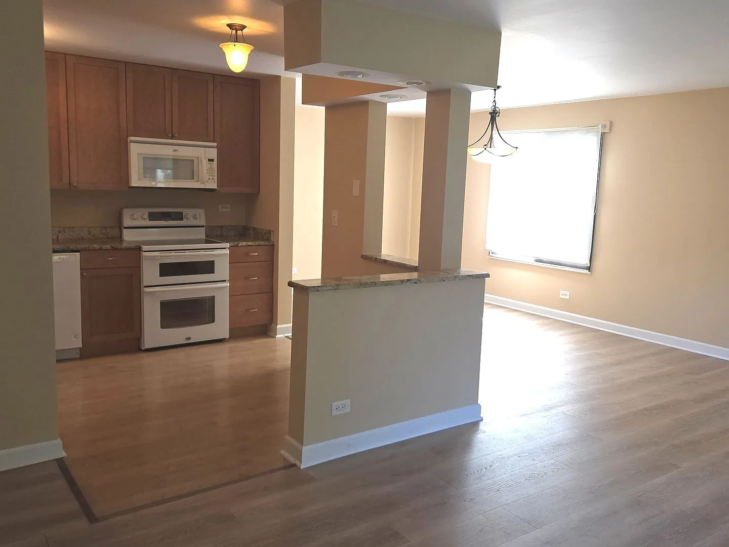 1605 E Central Rd — Photo 4