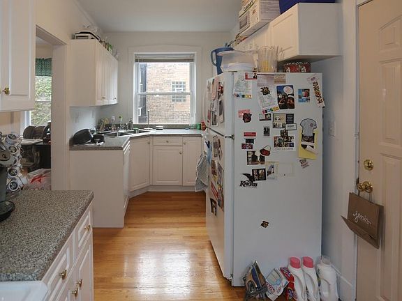 5th image of 1436 W Belle Plaine Ave #No2