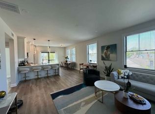 16 Foster Ct #PHA, Medford, MA 02155