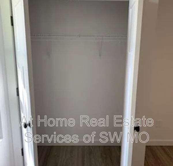 2028 S Lone Pine Ave — Photo 16