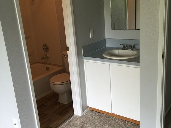 5th image of 5114 NE 34th St APT C4