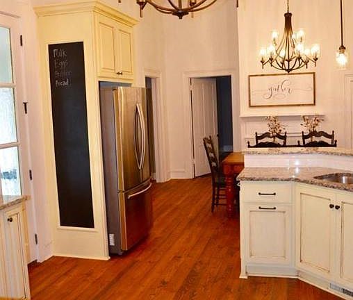 2nd image of 539 Main Street S