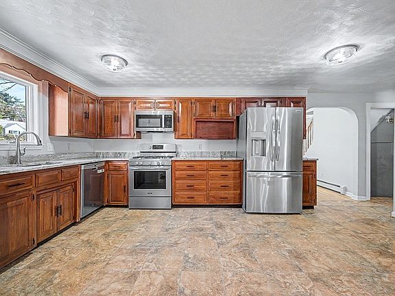 5th image of 1 Phyllis Rd