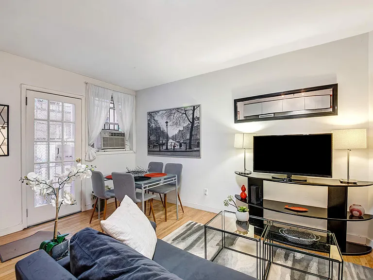 264 W 73rd St #GARDEN — Photo 4