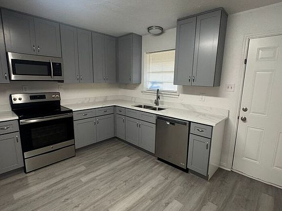 3rd image of 1380 Garza Ln #1380
