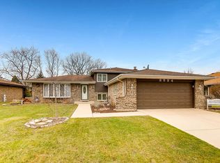 8534 Highcrest Dr, Darien, IL