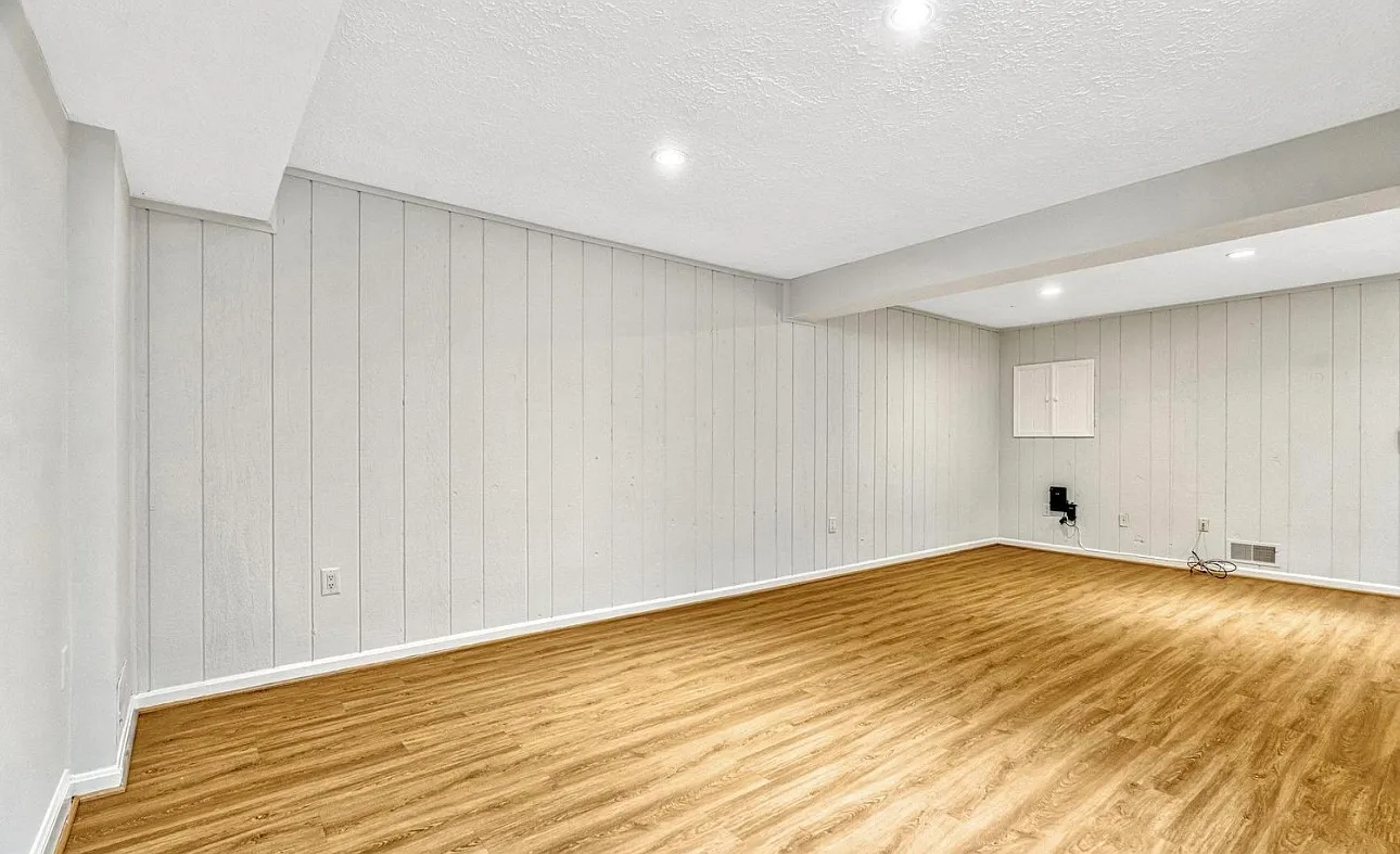 12121 Holly Knoll Cir — Photo 2