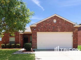 910 Medina Dr, Arlington, TX 76017