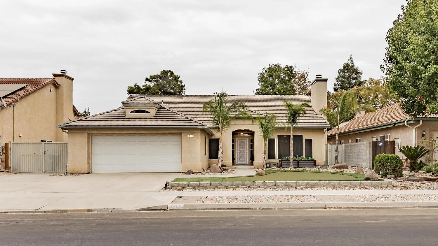 811 Pistachio Ave photo 1