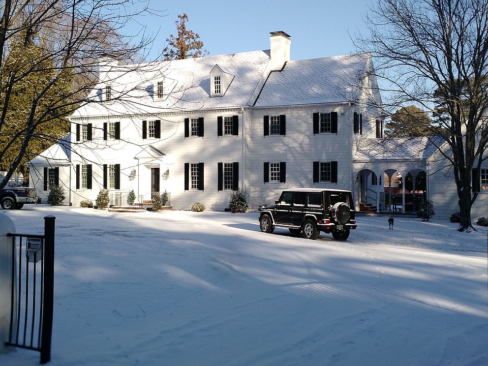2nd image of 220 Meadow Ln