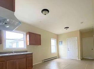 94 Willoughby St #2A, Newark, NJ 07112