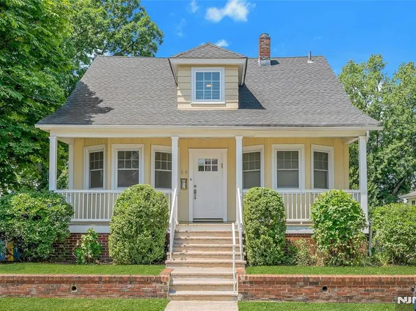 20 Florence Pl, Elmwood Park, NJ 07407