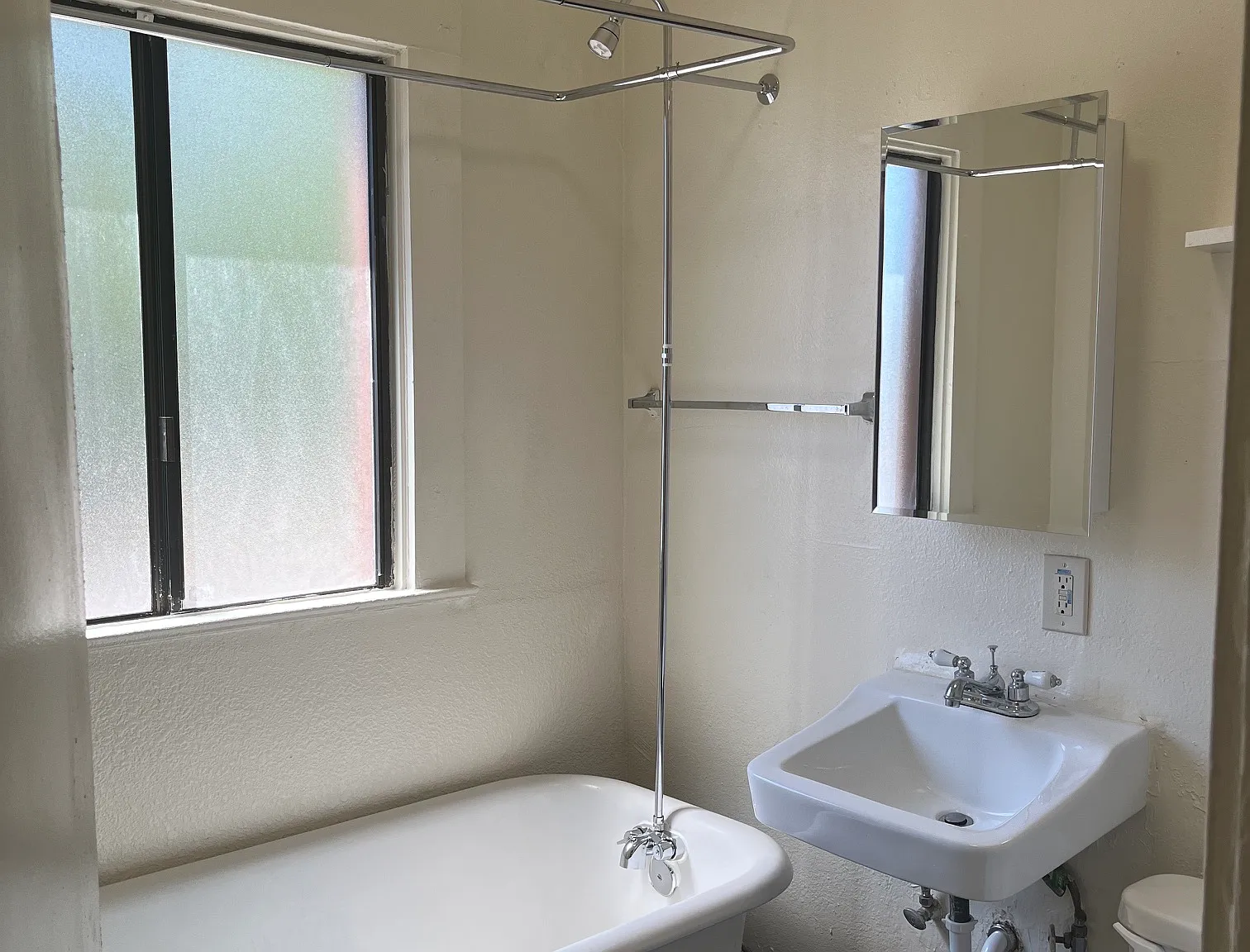 Studio, 450 sqft, $1,195 — Photo 3