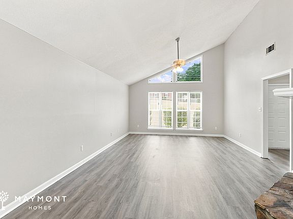 5th image of 3513 Hilltop Dr