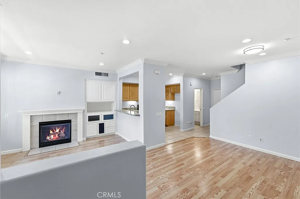 3 bed, 2.5 bath, 1560 sqft, $4,150 — Photo 2