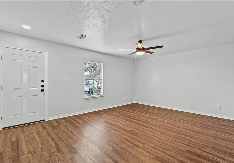 2114 Saint Lucia Calle — Photo 9