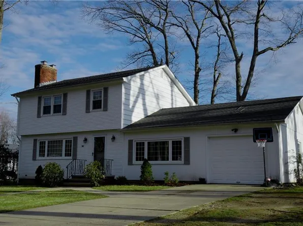 30 Cider Ln, Smithfield, RI 02828